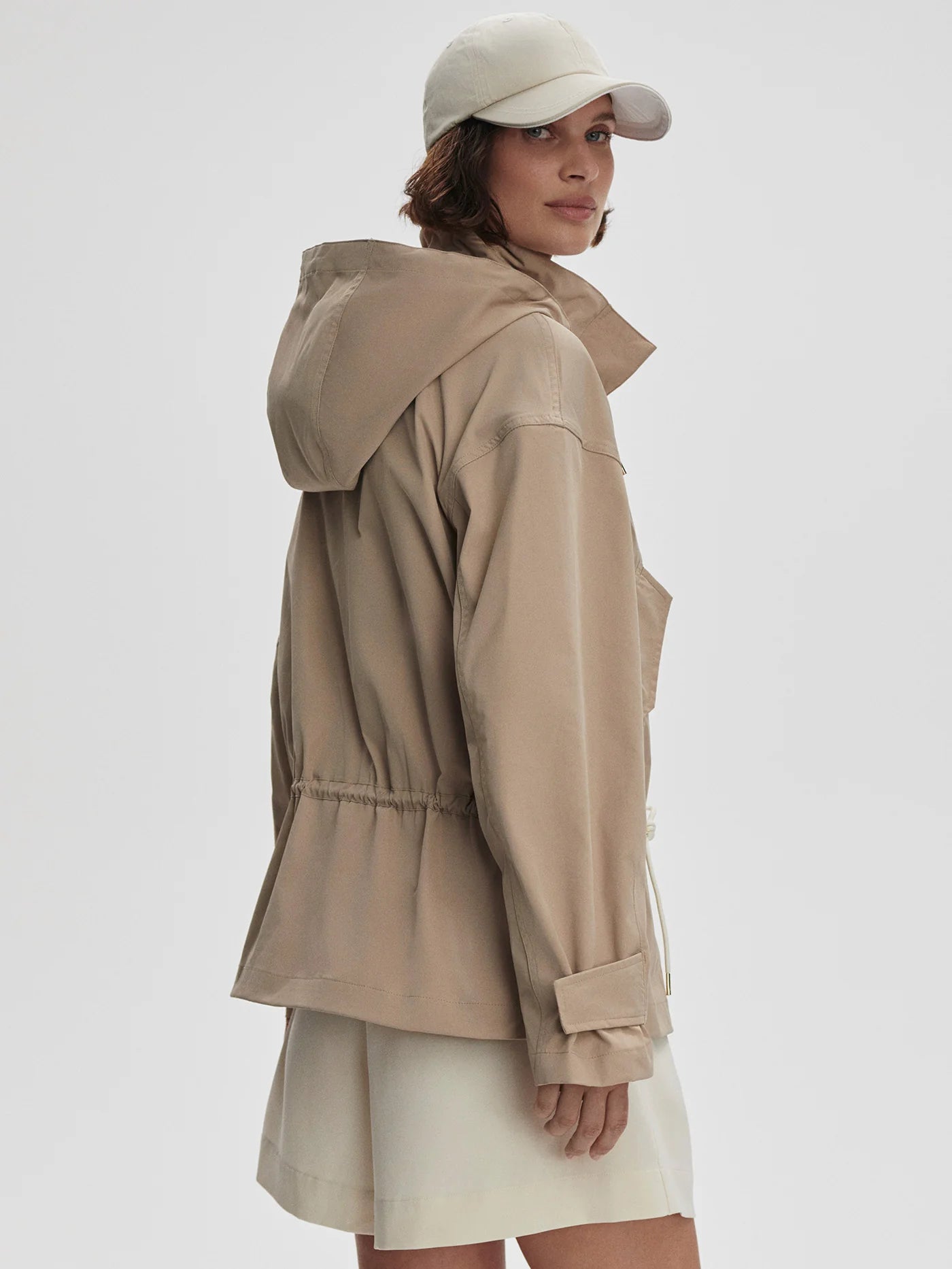 Varley - Rema Short Rain Jacket in Light Taupe