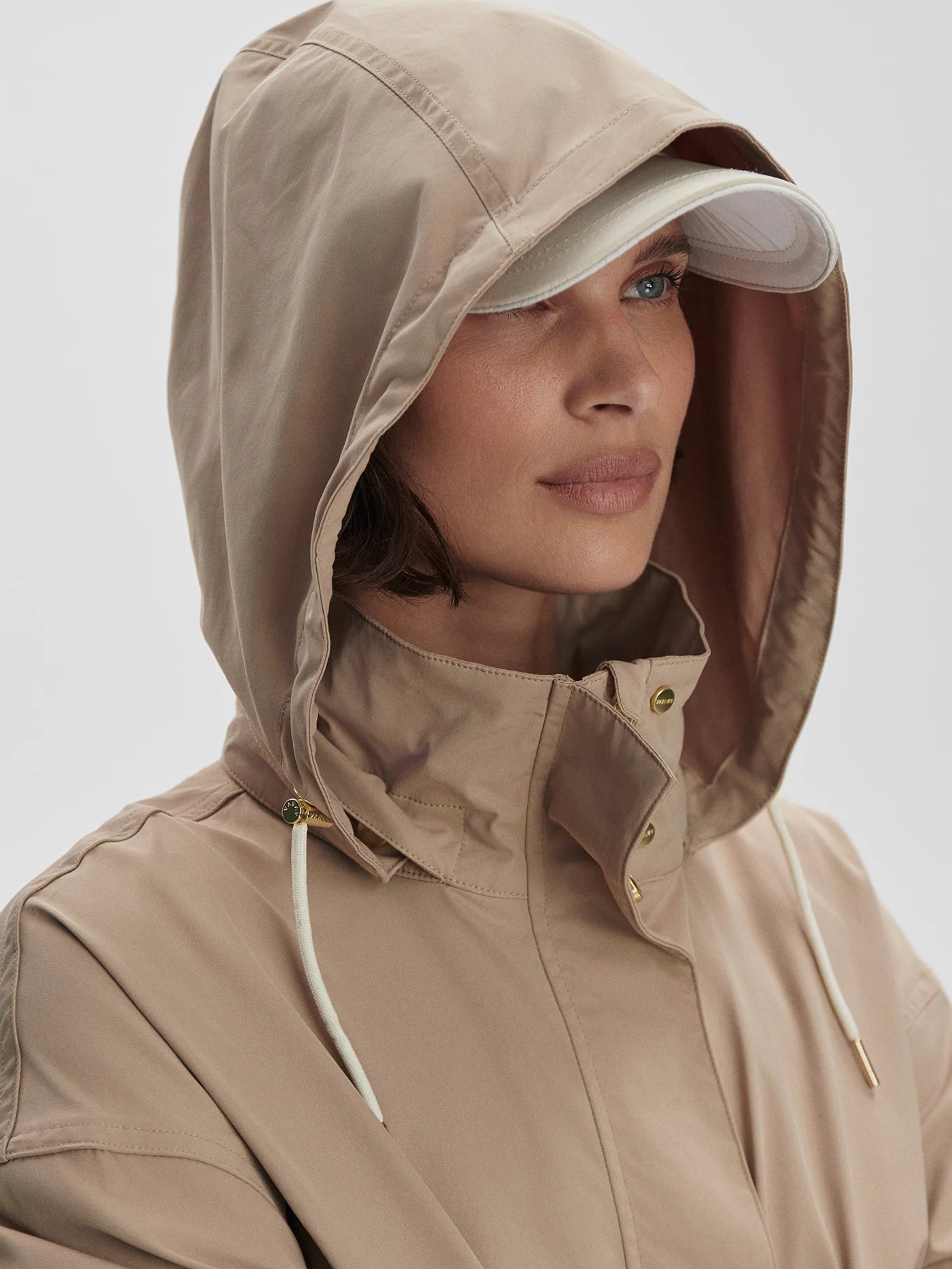 Varley - Rema Short Rain Jacket in Light Taupe