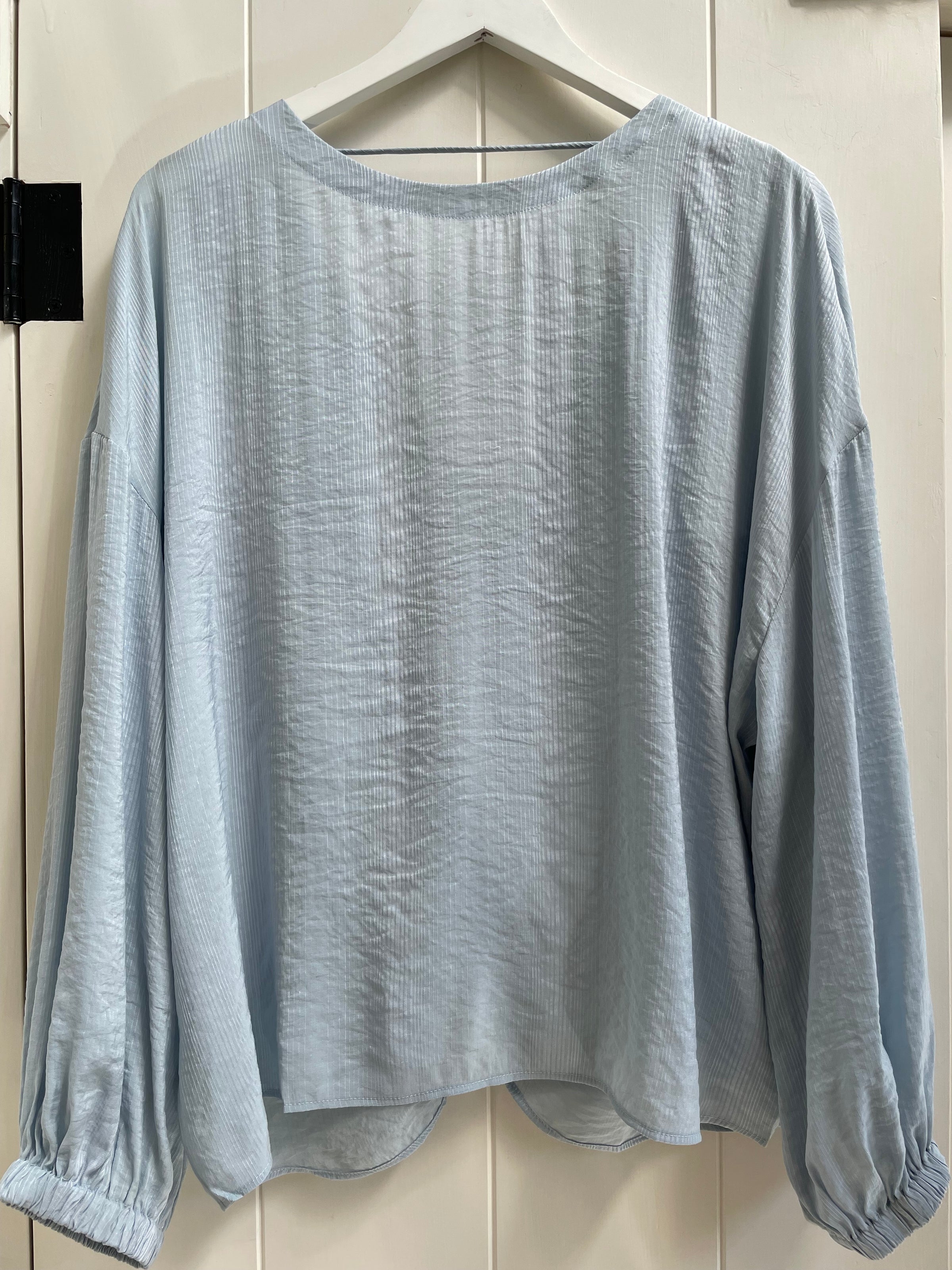 YAYA - Crinkle Top with Low Back in Baby Blue