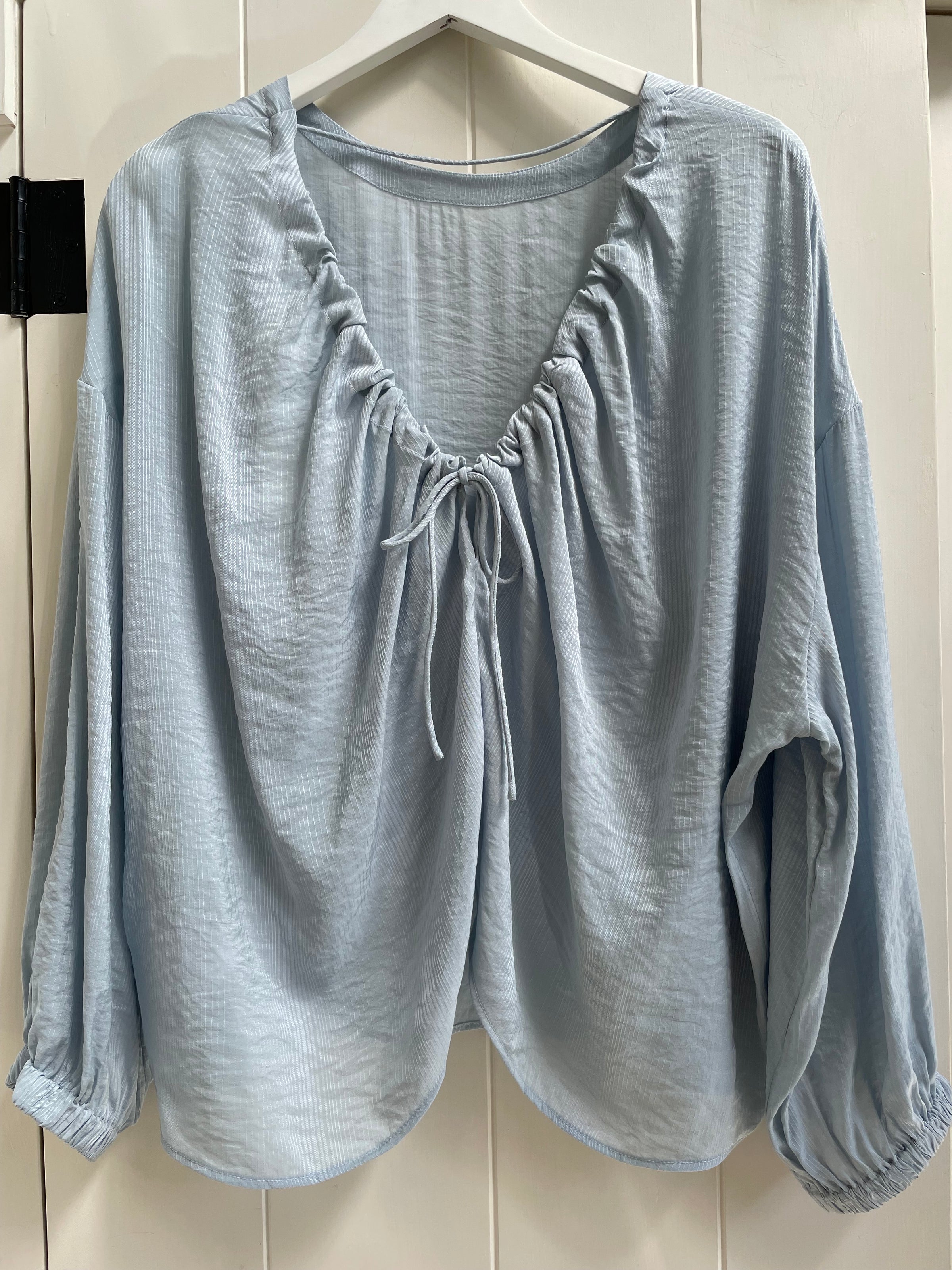 YAYA - Crinkle Top with Low Back in Baby Blue