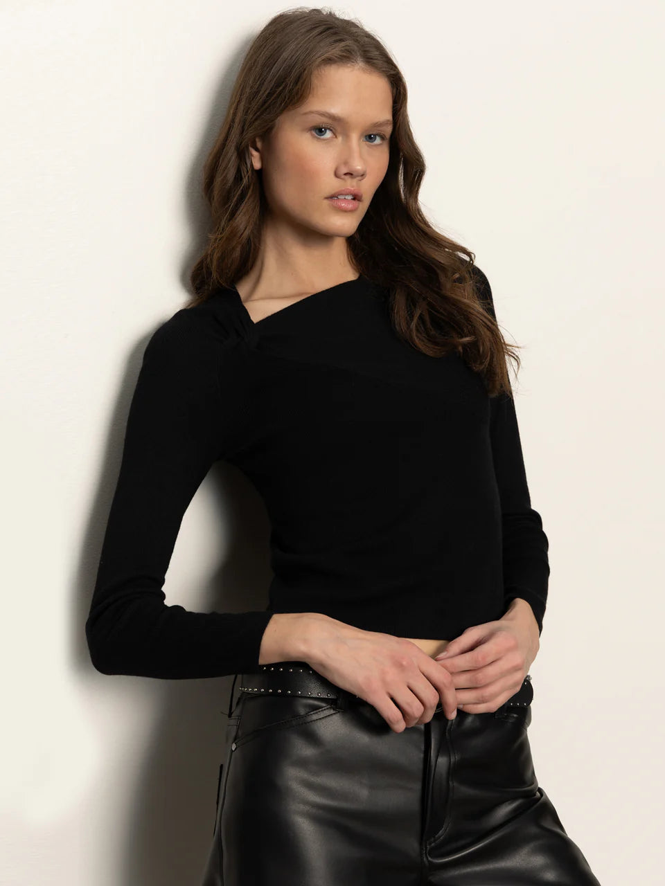 Sanctuary - Longsleeve Shoulder Twist Top in Black