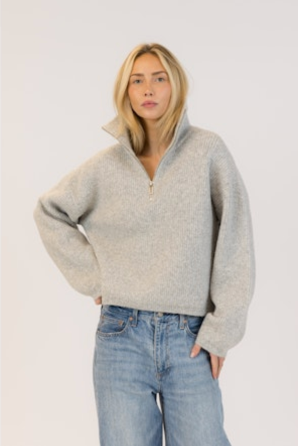Lyla & Luxe - Eva  Eco Mockneck Pullover in Light Grey
