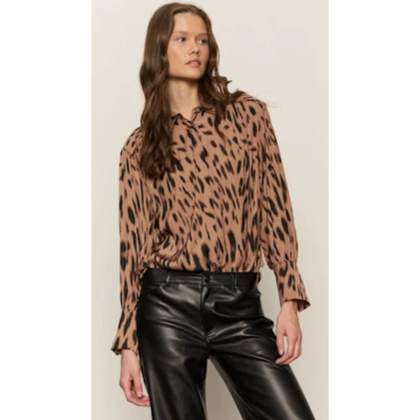 Sanctuary - Rebel Button Front Top in Mocha Leo