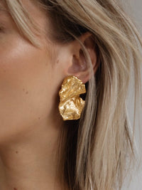 Pamela Card - The Dolce Vita Earrings in Gold