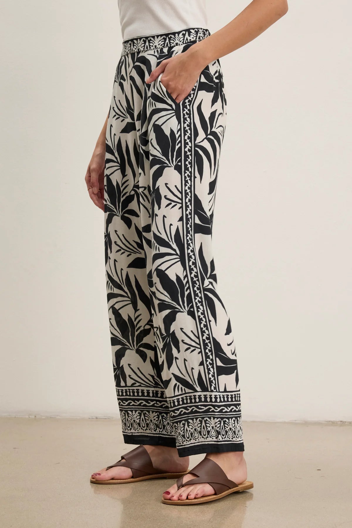 Velvet - Claudia - Fiji Print Pant in Black