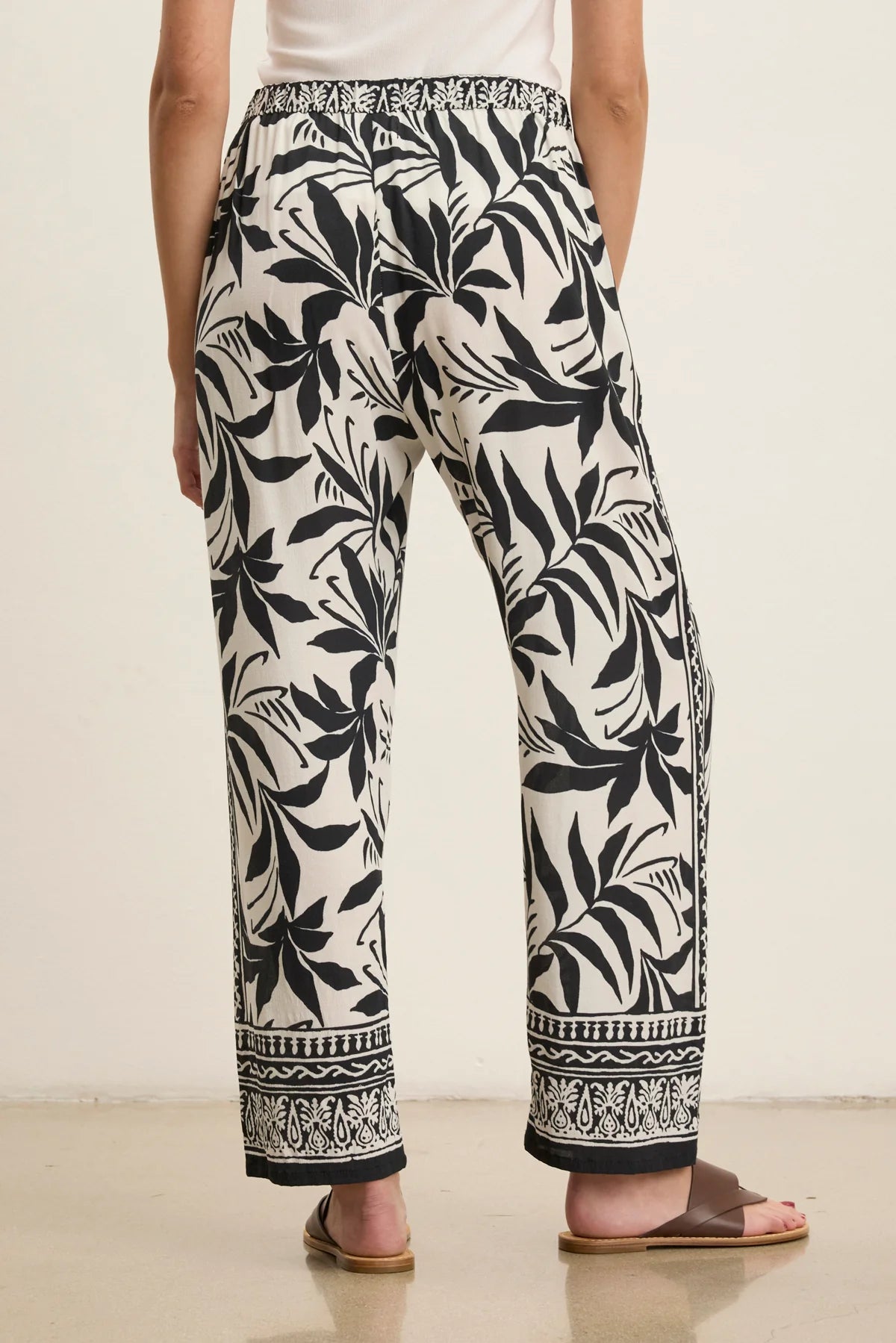 Velvet - Claudia - Fiji Print Pant in Black