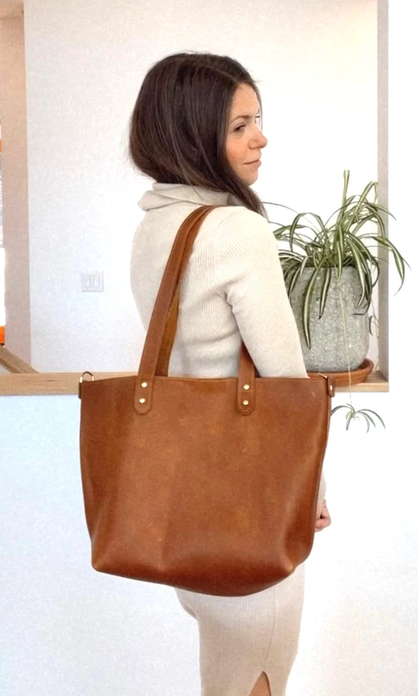 Market Canvas Leather Handbags Essential Tote in Brown