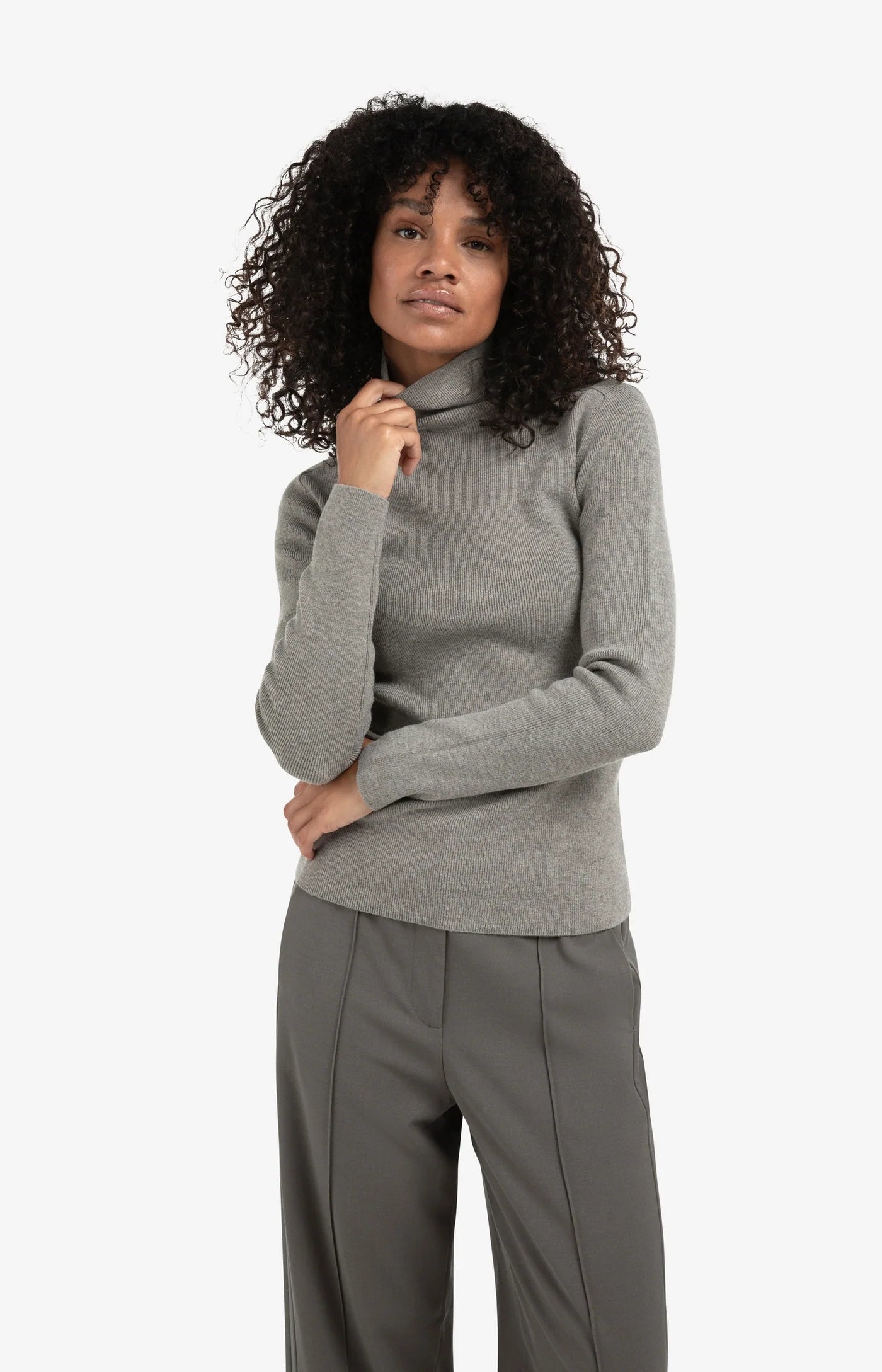 YAYA - Fitted Rib Turtleneck Sweater in Taupe Grey
