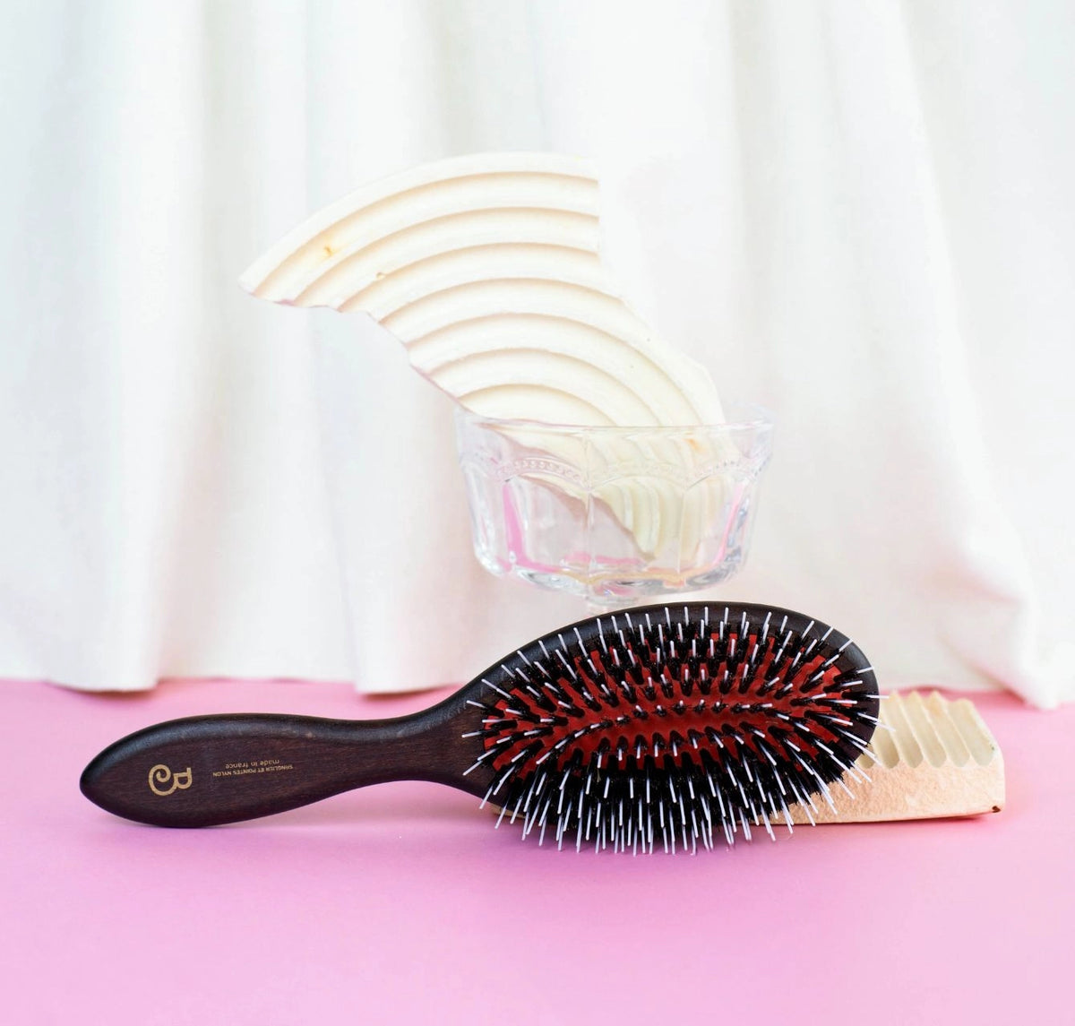 L'Artisan Brossier - Large Format Pneumatic Brush with Boar and Nylon Dots