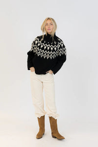 Lyla & Luxe - Aggie Fair Crewneck Pullover in Black/White