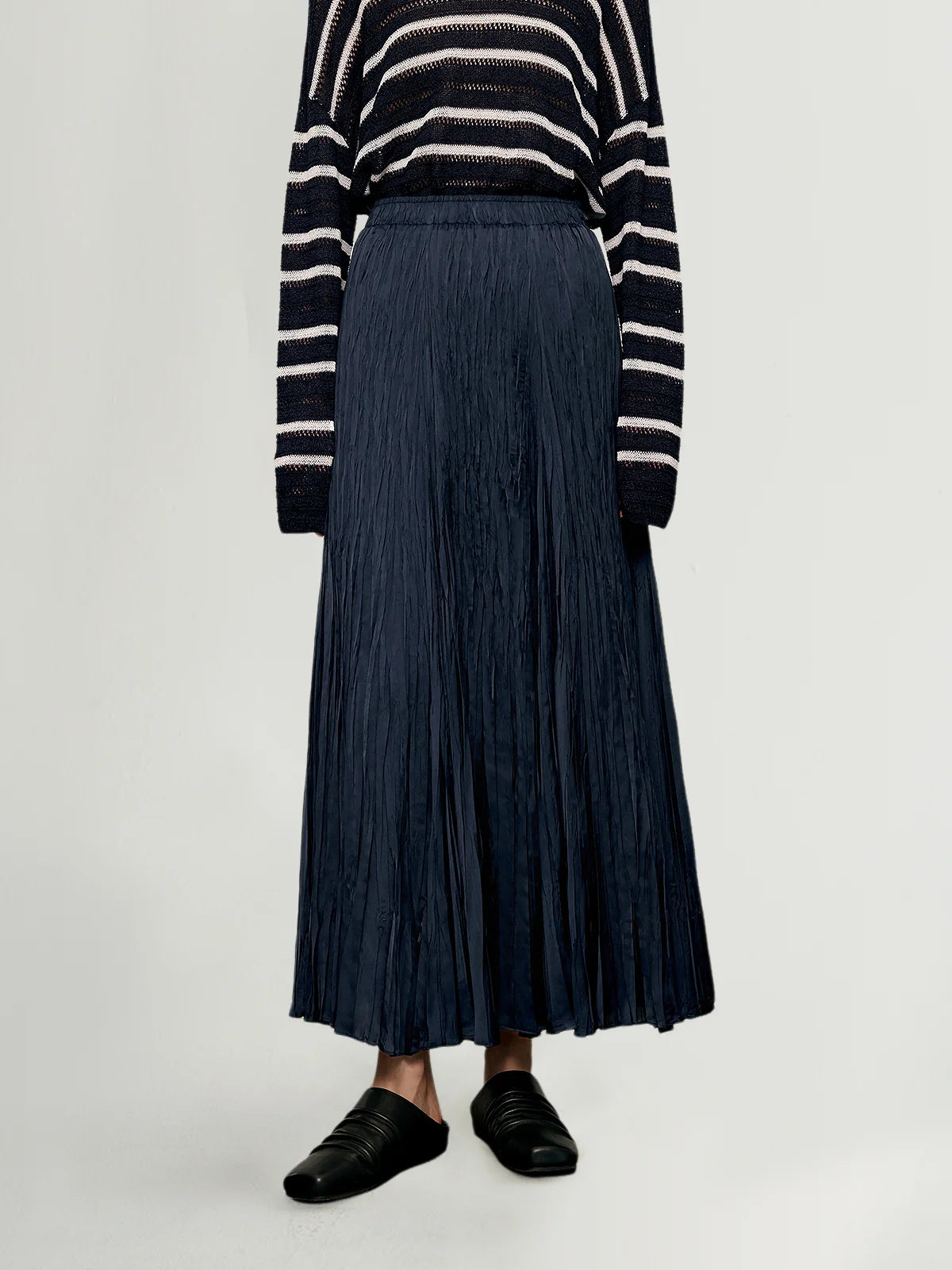 Meilleur Moment - Crinkle Skirt in Navy