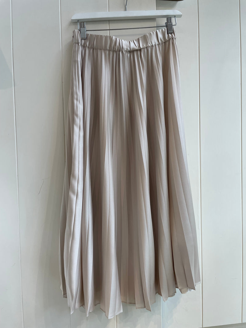 Sanctuary - Everyday Pleated Satin Skirt in Toasted Marshmellow