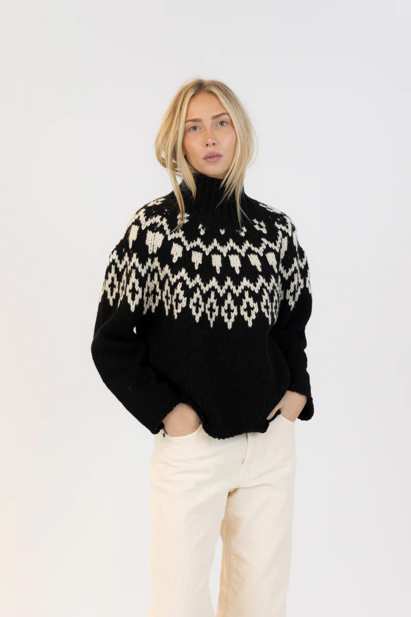 Lyla & Luxe - Aggie Fair Crewneck Pullover in Black/White