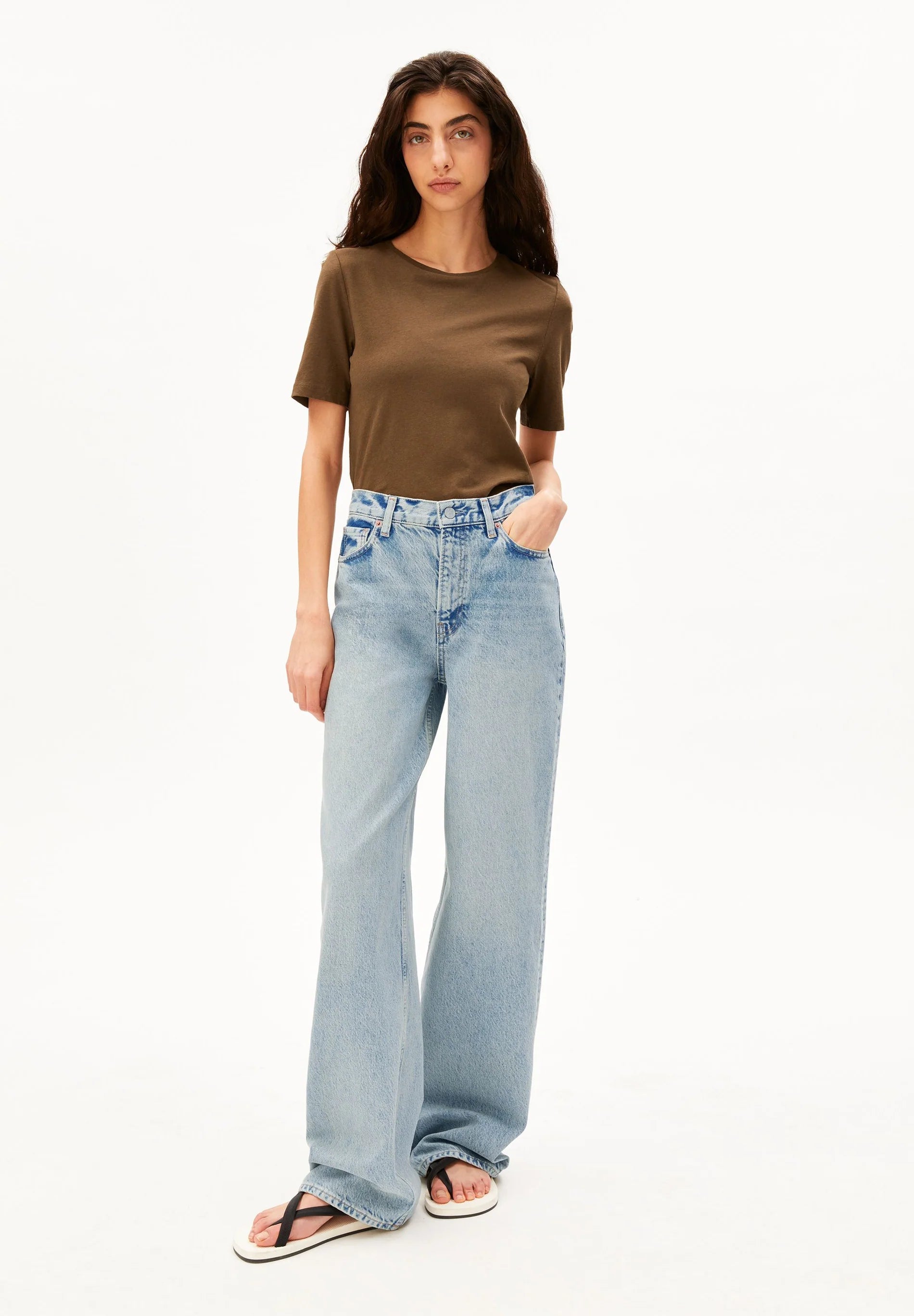 ArmedAngels - Lualaa Linen Blend T-Shirt in Dried Palm