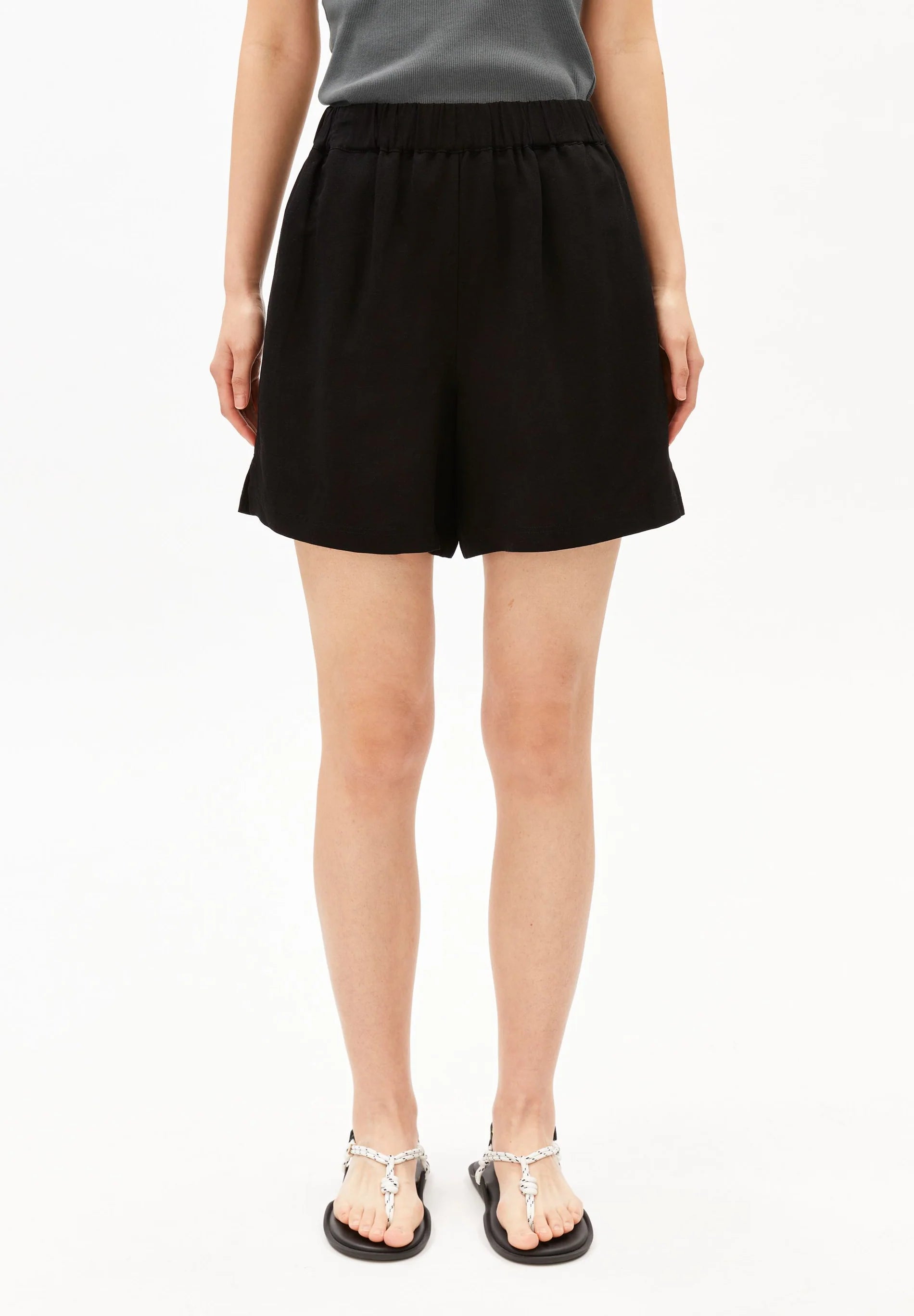 ArmedAngels - Linen Blend Pull On Short in Black