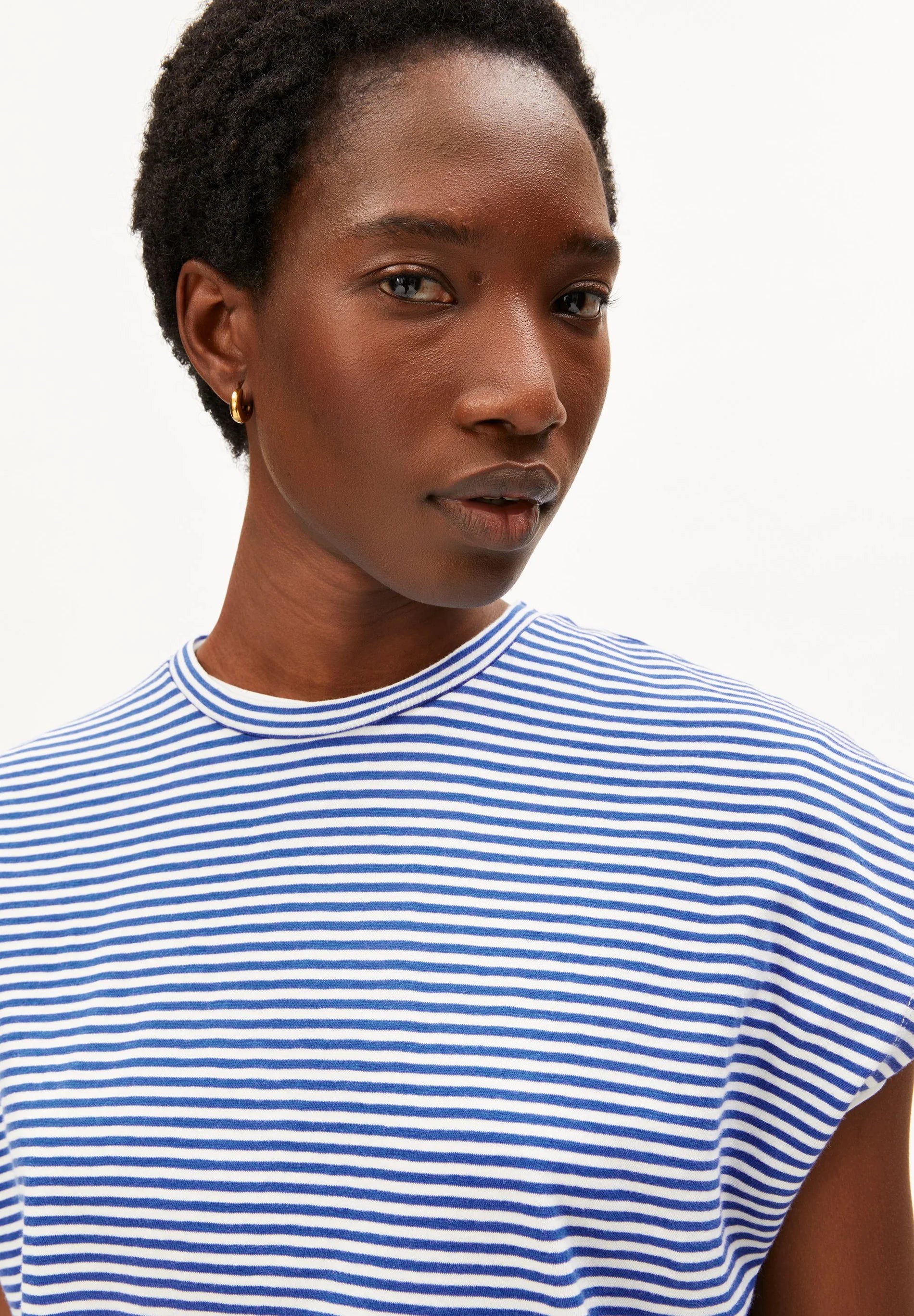 ArmedAngels - Slub Jersey Stripe T-Shirt in Oatmilk-Dynamo Blue