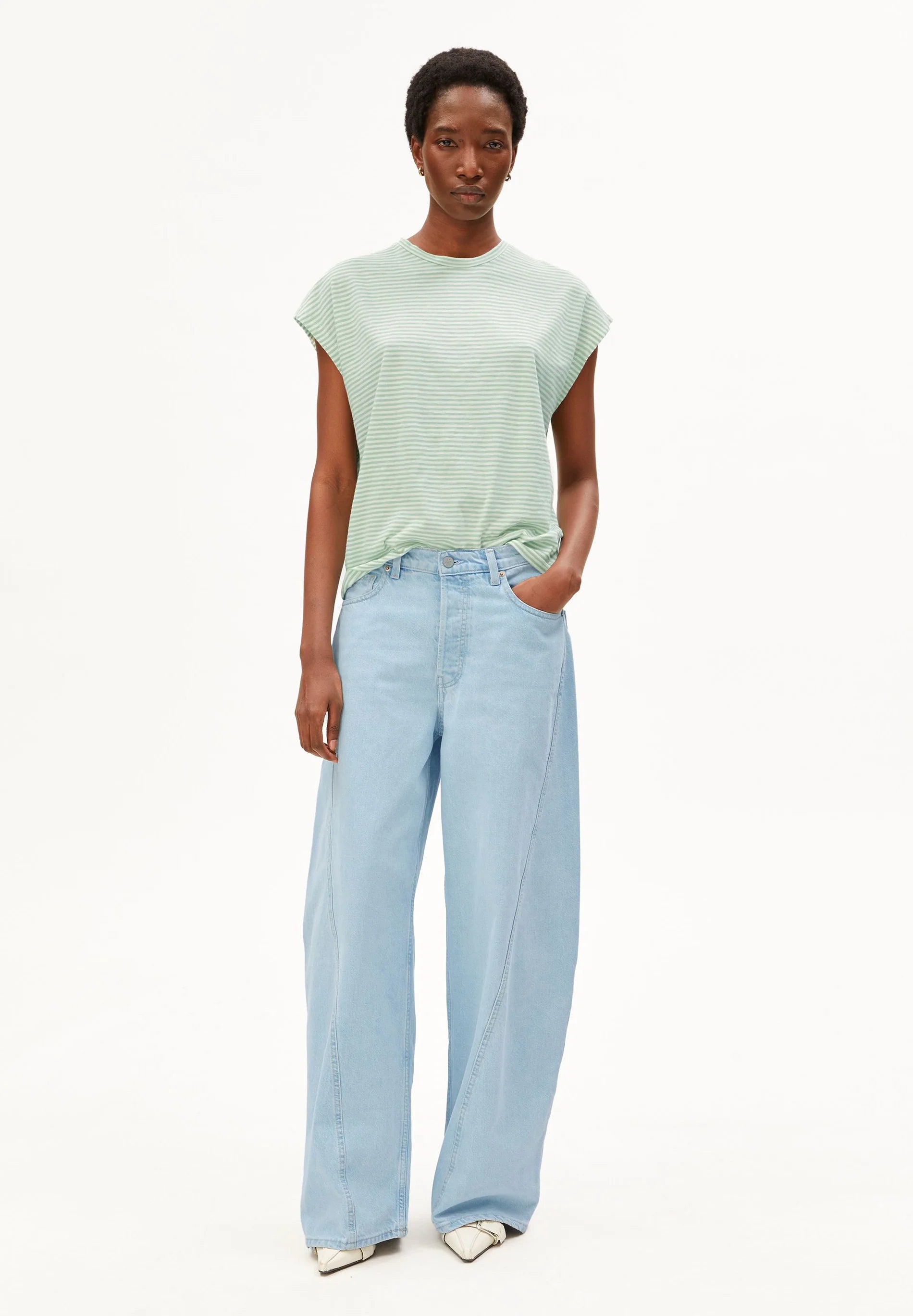 ArmedAngels - Slub Jersey Stripe T-Shirt in Oatmilk-Foam
