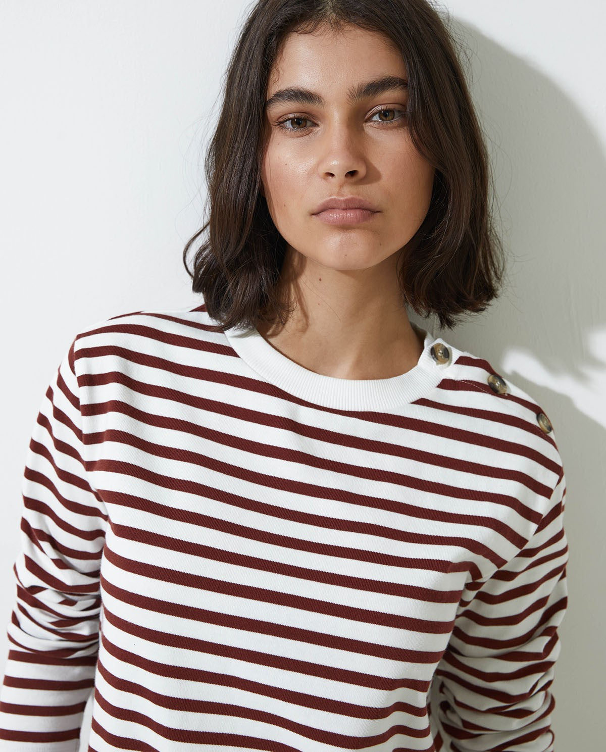 YERSE - Striped Sweatshirt with Buttons in Maroon