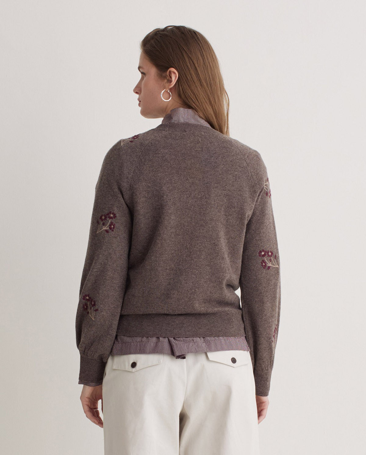 YERSE - Flower Embroidery Jumper in Fondo Piedra