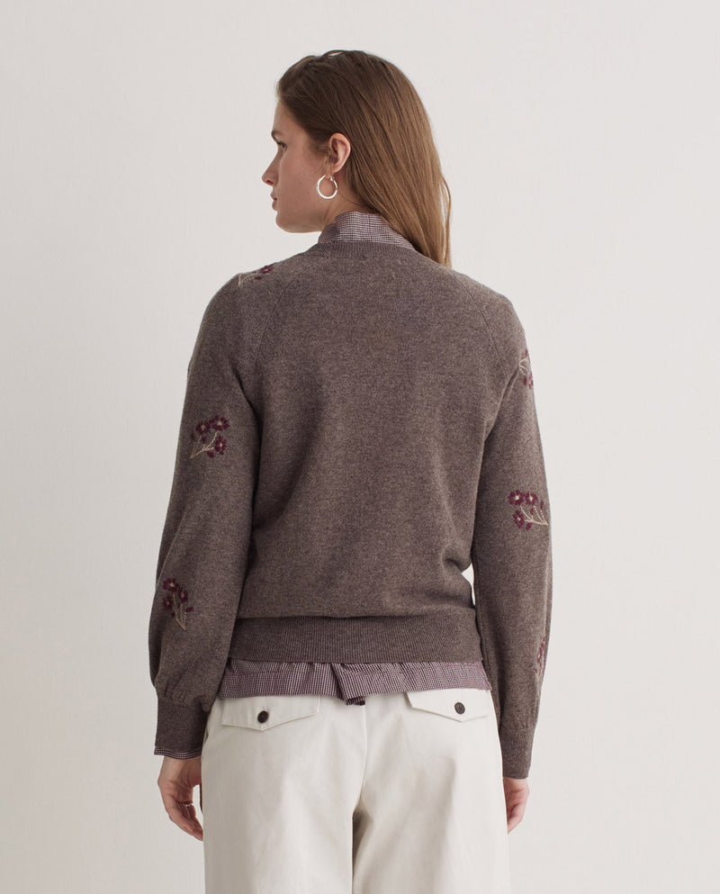 YERSE - Flower Embroidery Jumper in Fondo Piedra