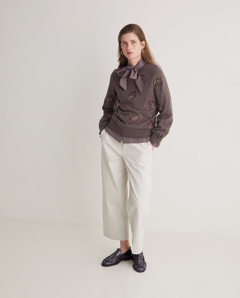 YERSE - Flower Embroidery Jumper in Fondo Piedra