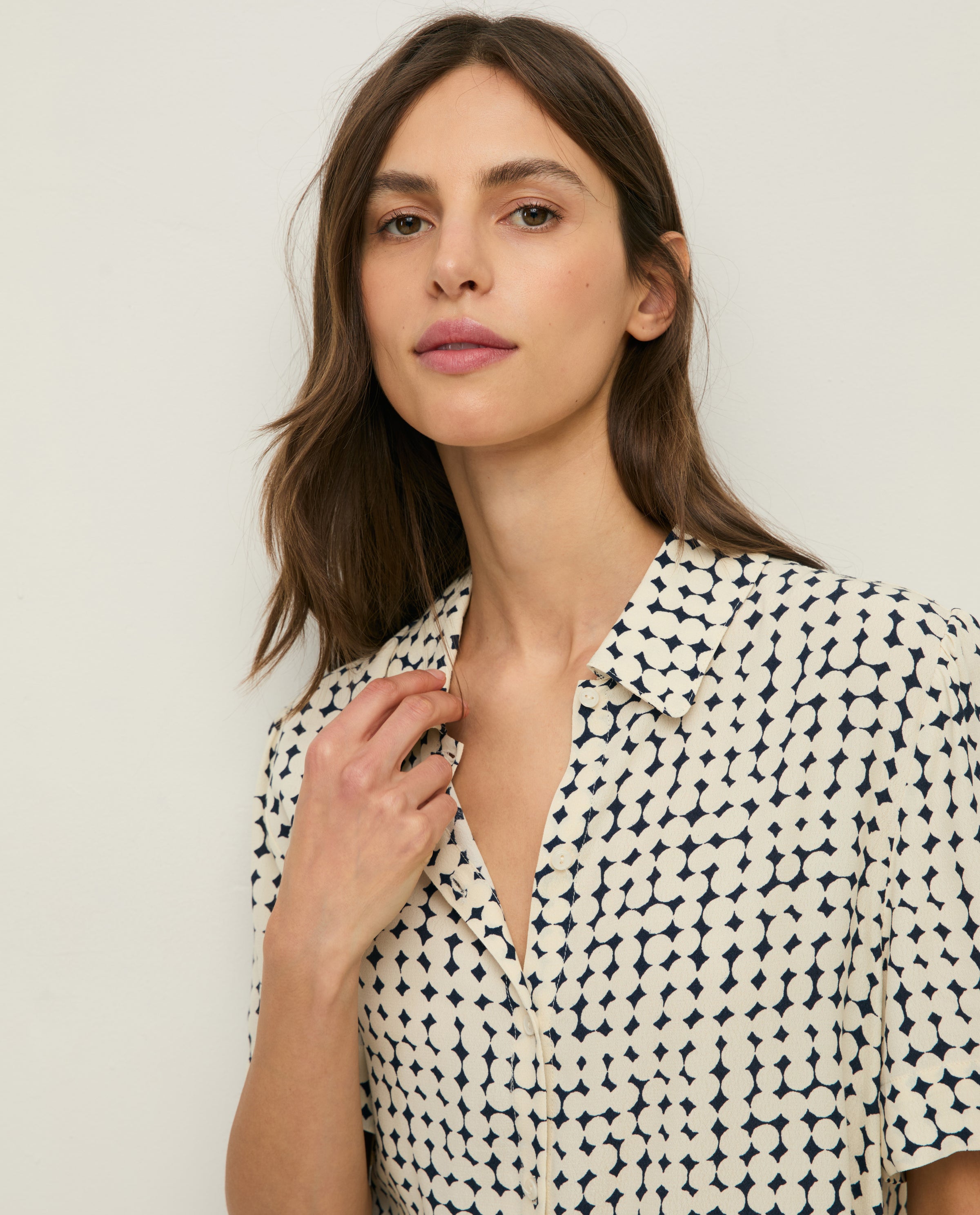 YERSE - Collar Shirt in Navy Dots