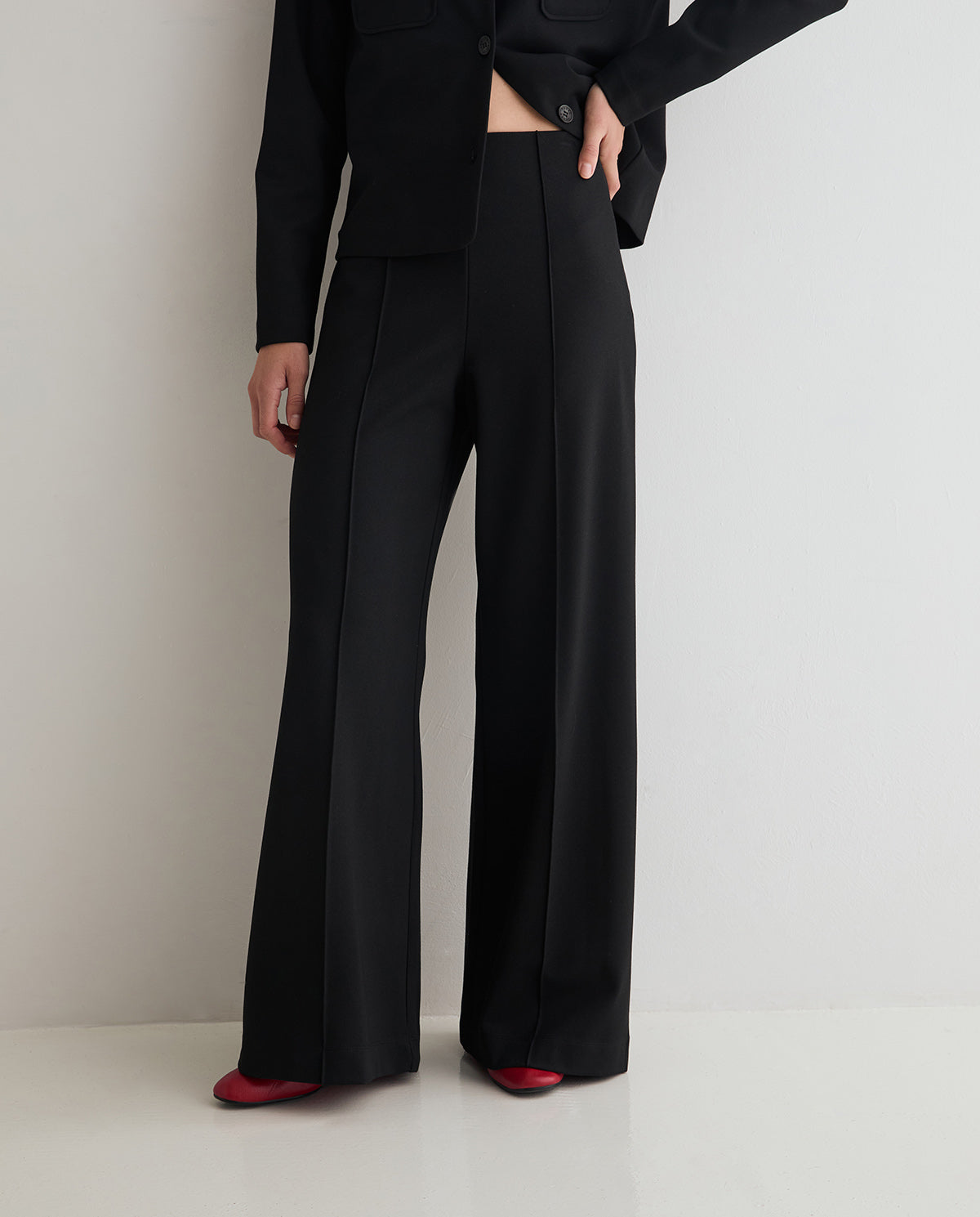 YERSE - High-Waist Elastic Trousers in Black