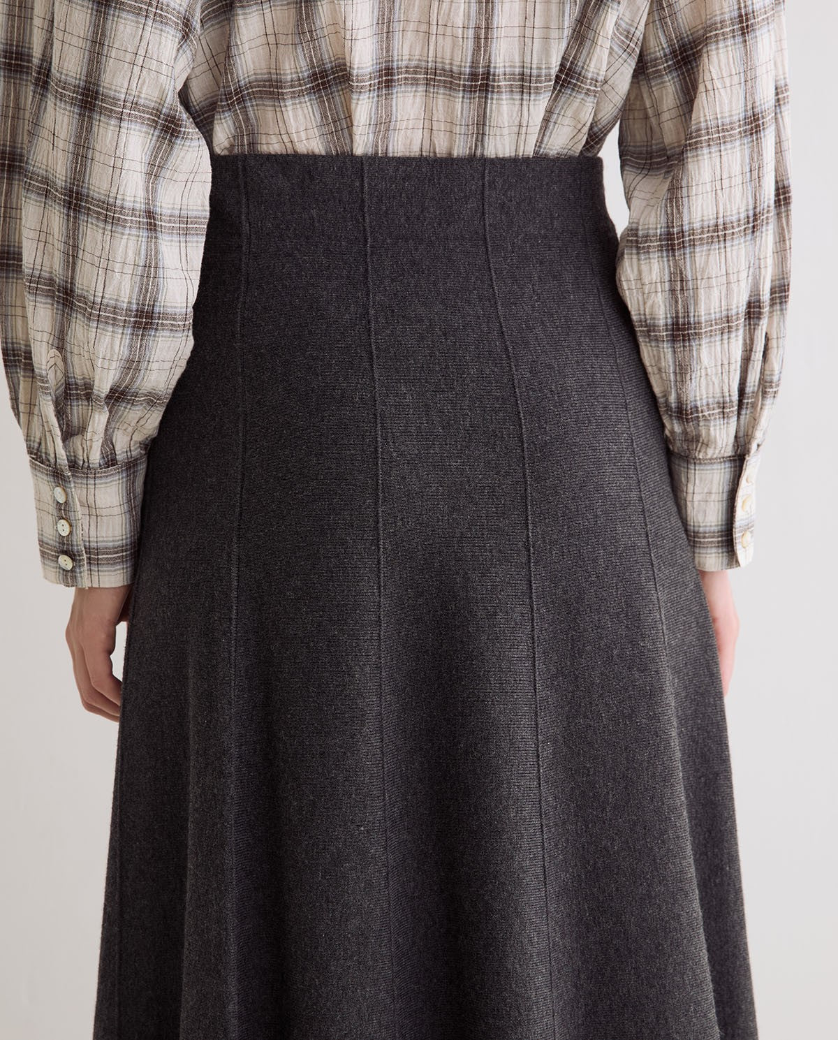 YERSE - Midi Full-Knit Skirt in Grey