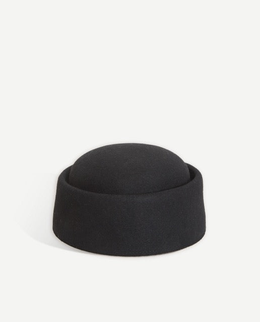 YERSE - Structured Wool Beret in Black