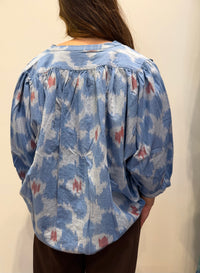 Louizon - Vince Blouse in Imprime Fleurs Bleus
