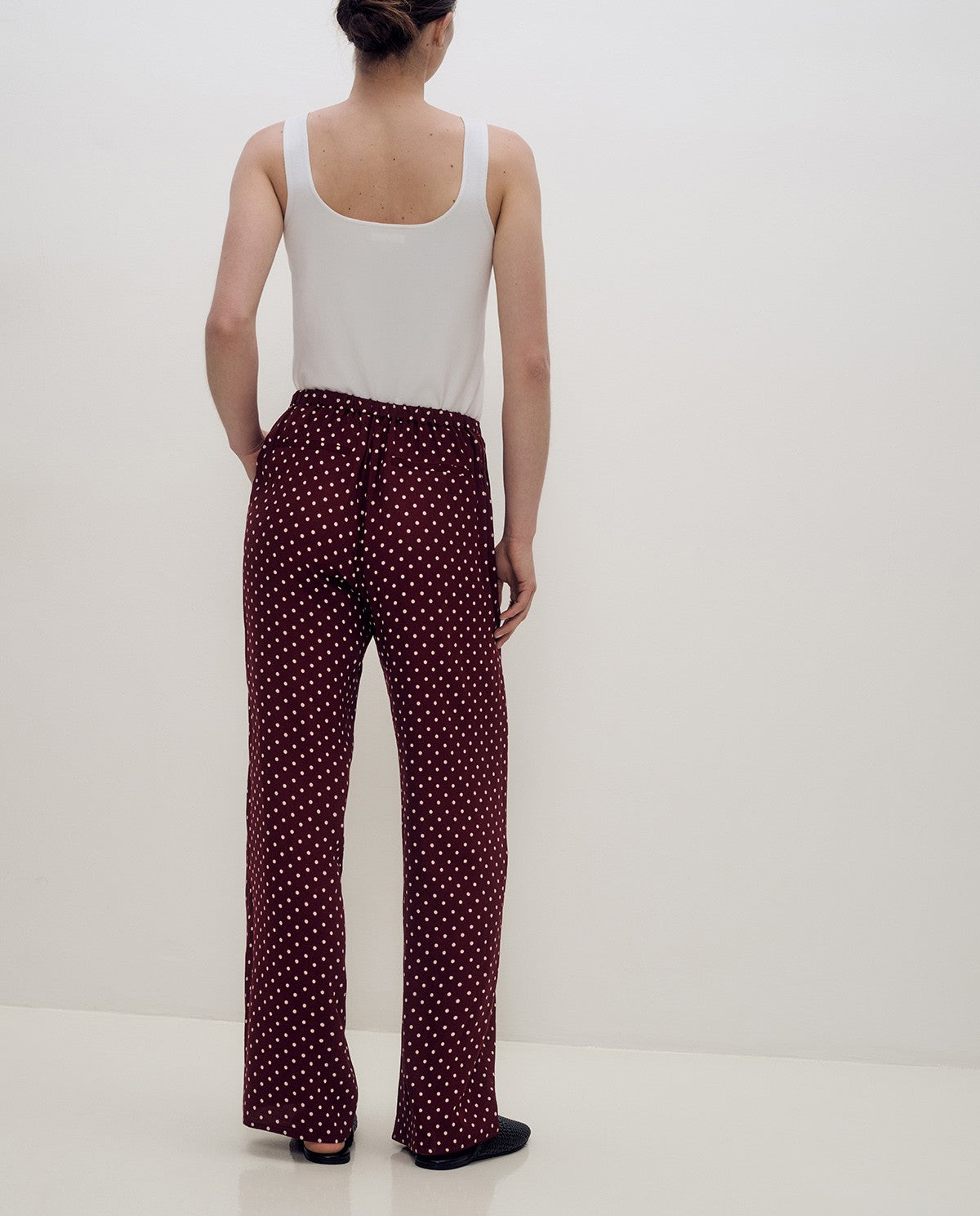 YERSE - Crepe Viscose Pants in Aubergine Dots