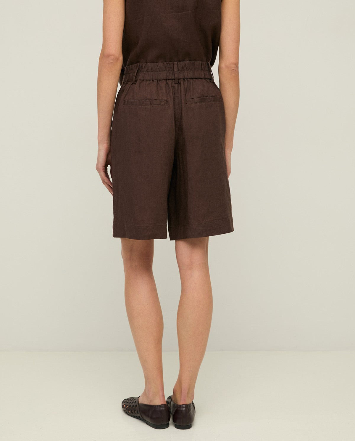 YERSE - Linen Shorts in Chocolate