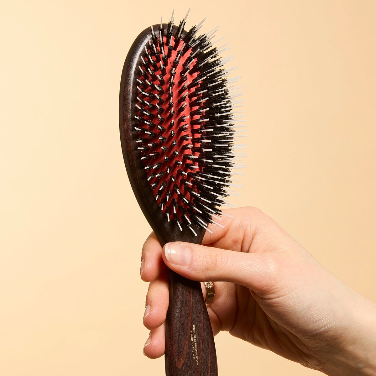 L'Artisan Brossier - Large Format Pneumatic Brush with Boar and Nylon Dots