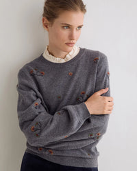 YERSE - Sweater with Embroidered Flowers in Grey
