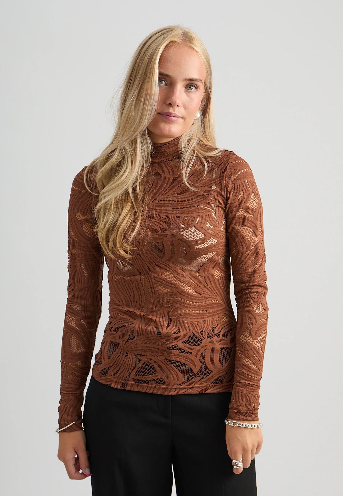 Minus - Lovena Long Sleeve Top in Tiramisu