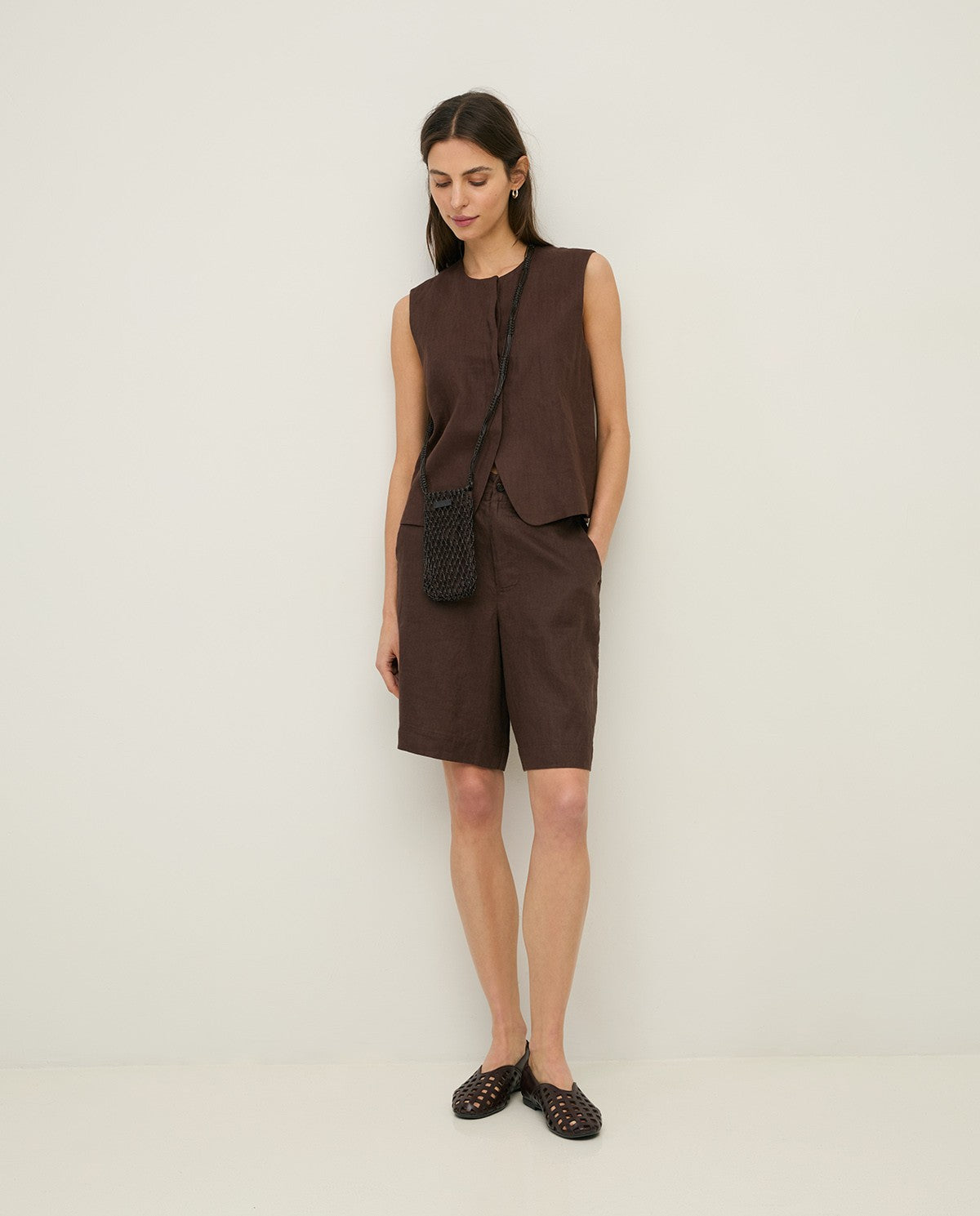 YERSE - Linen Shorts in Chocolate