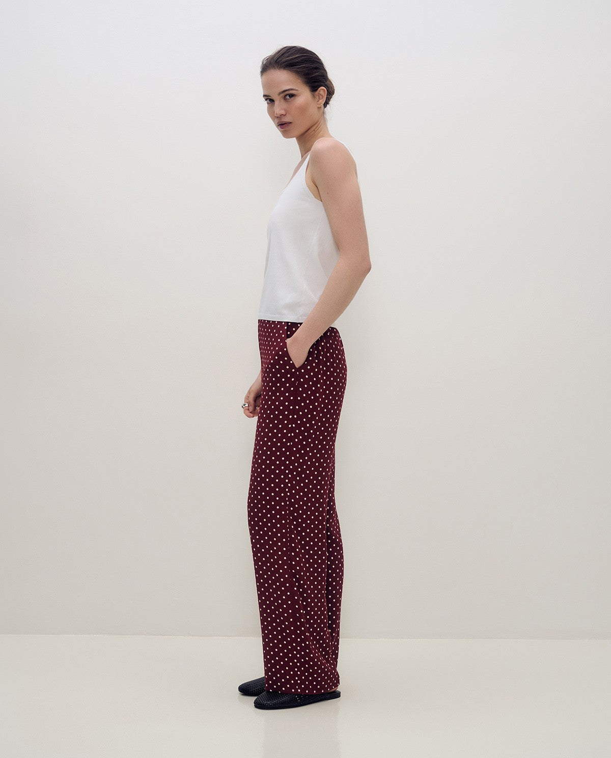 YERSE - Crepe Viscose Pants in Aubergine Dots