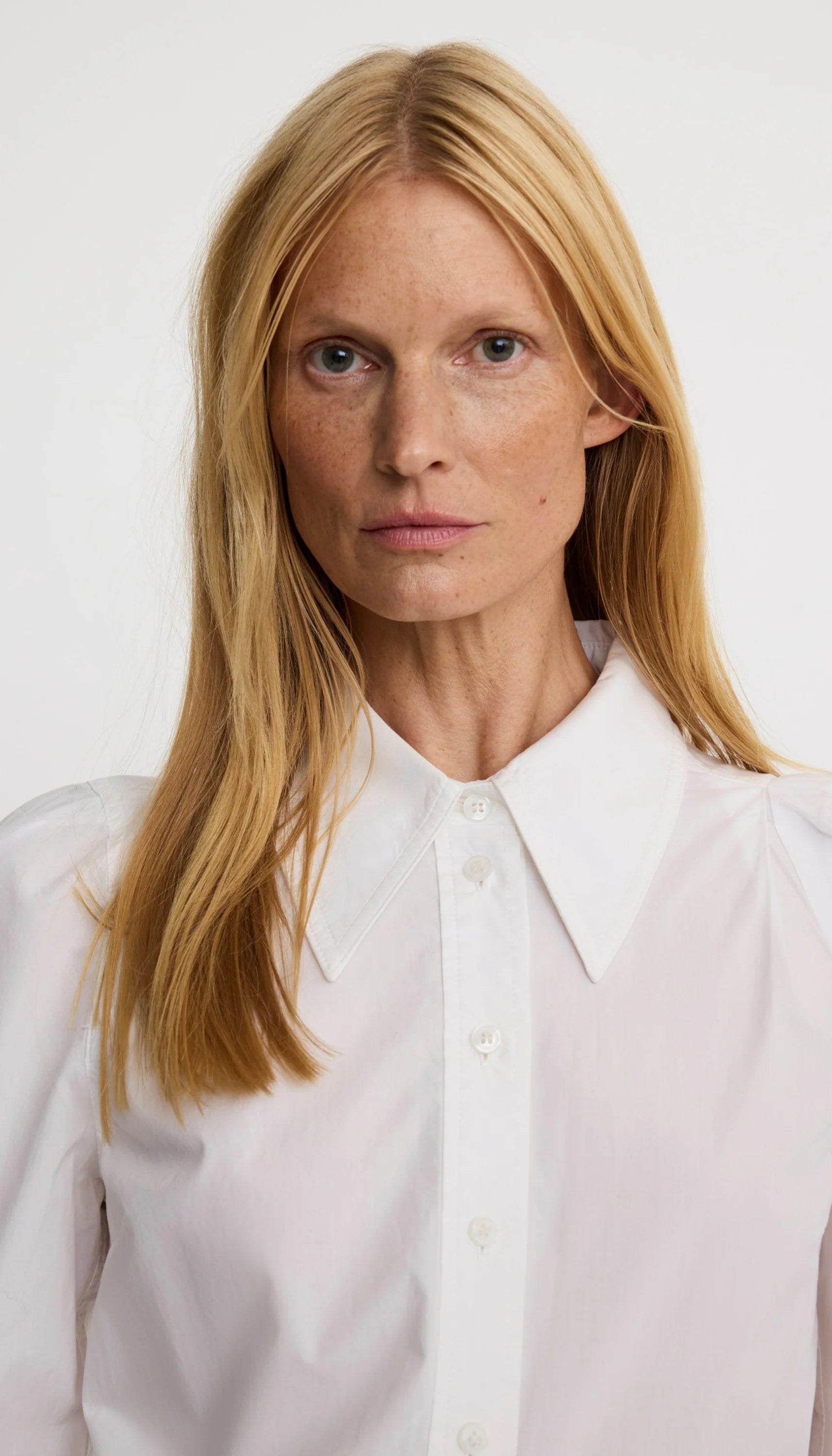 Smythe - Box Pleat Shirt in Optic White