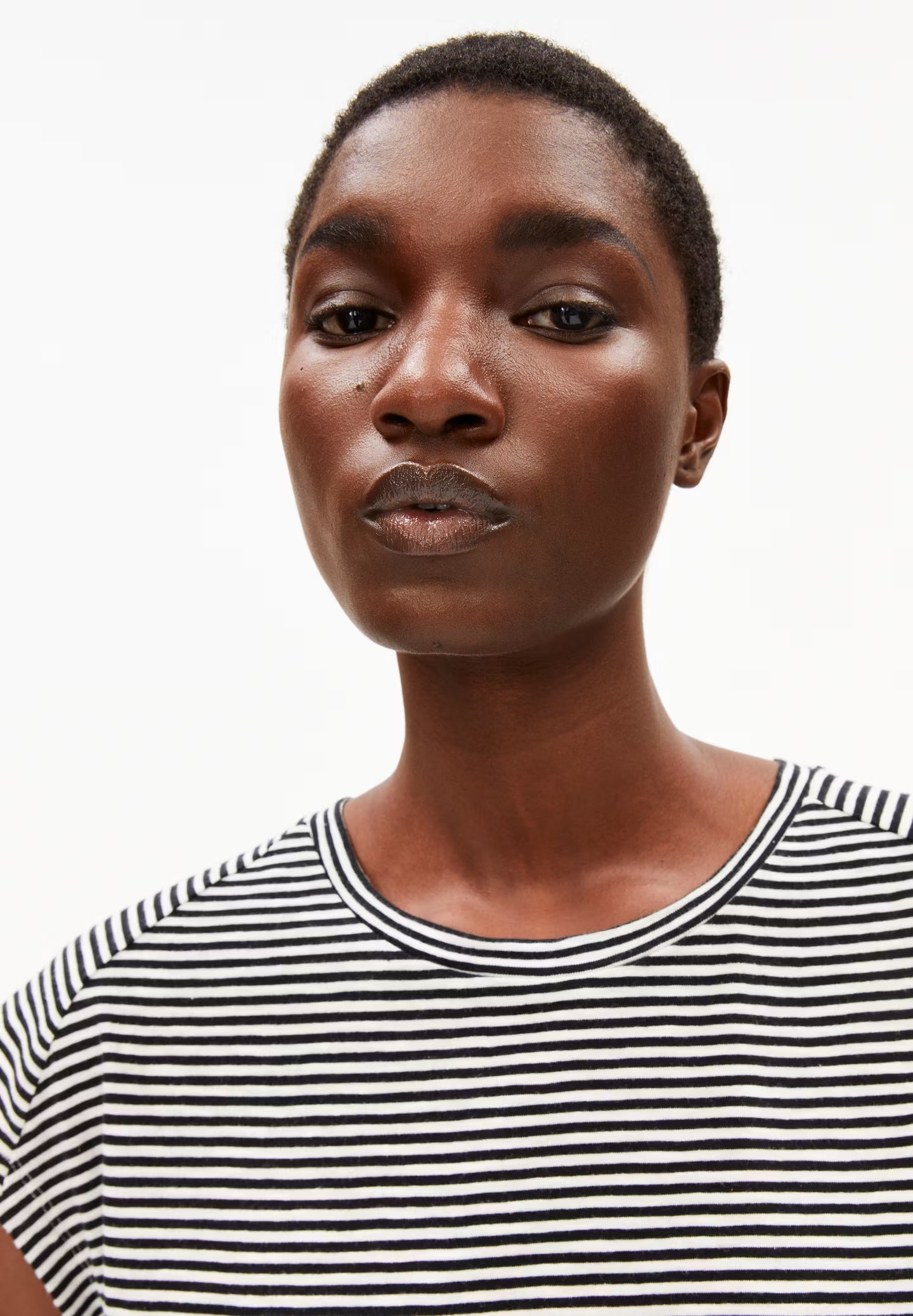 ArmedAngels - Oneliaa Lovely Stripes Tee in Black/Oatmilk