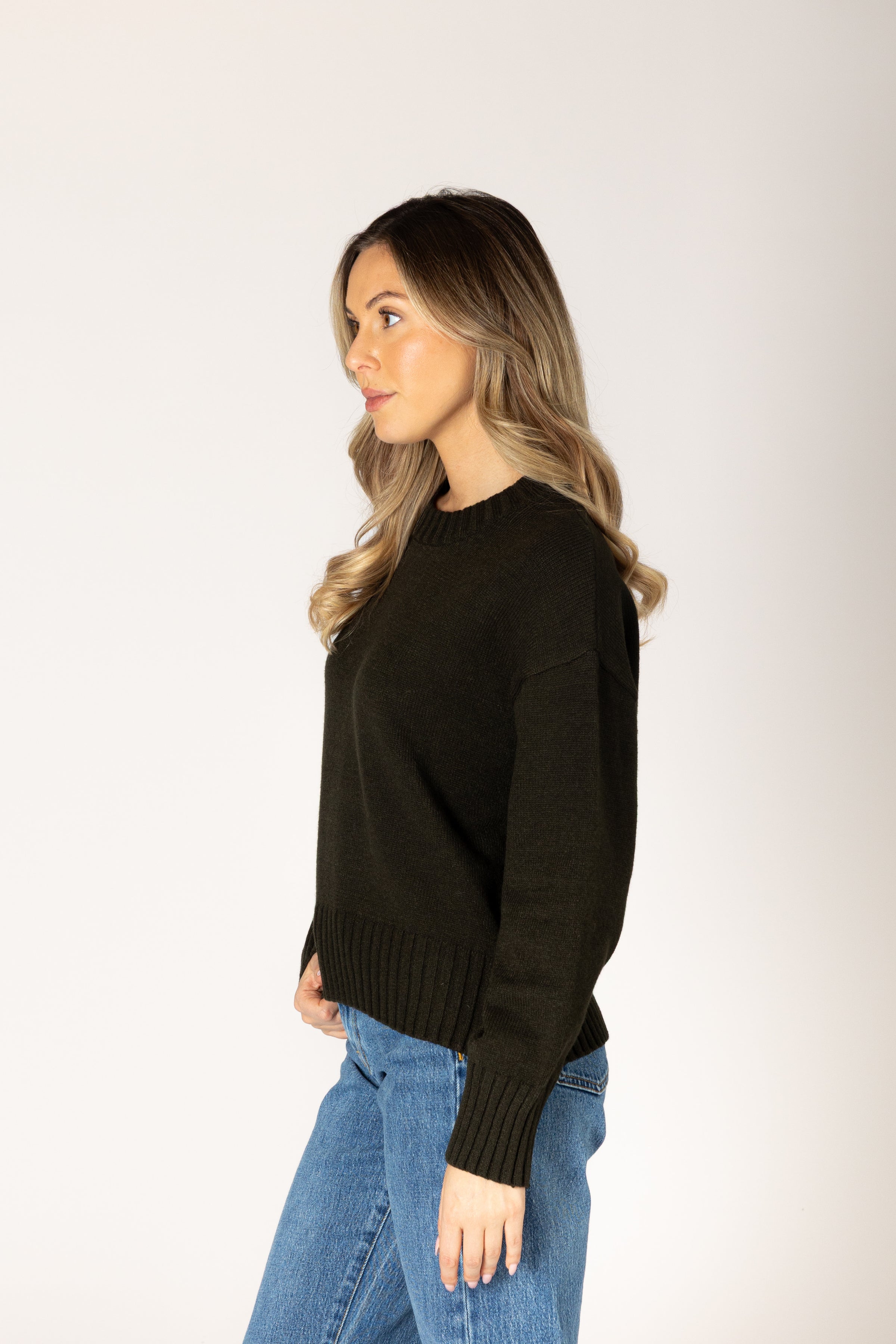 Lyla & Luxe - Becca - Essentials Crew Sweater in Olive