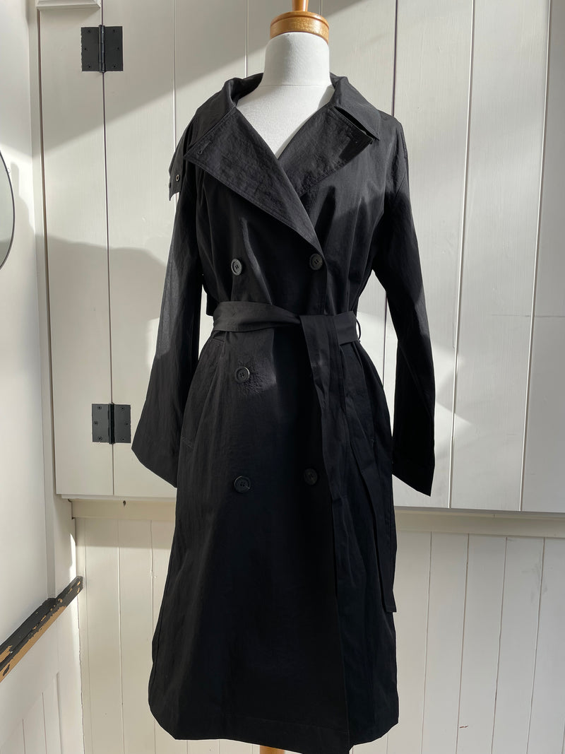 Meilleur Moment - Minimalist Coat in Black