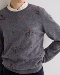 YERSE - Sweater with Embroidered Flowers in Grey