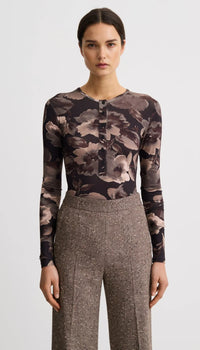 Smythe - Scrunch Sleeve Henley Tee in Carbon Floral