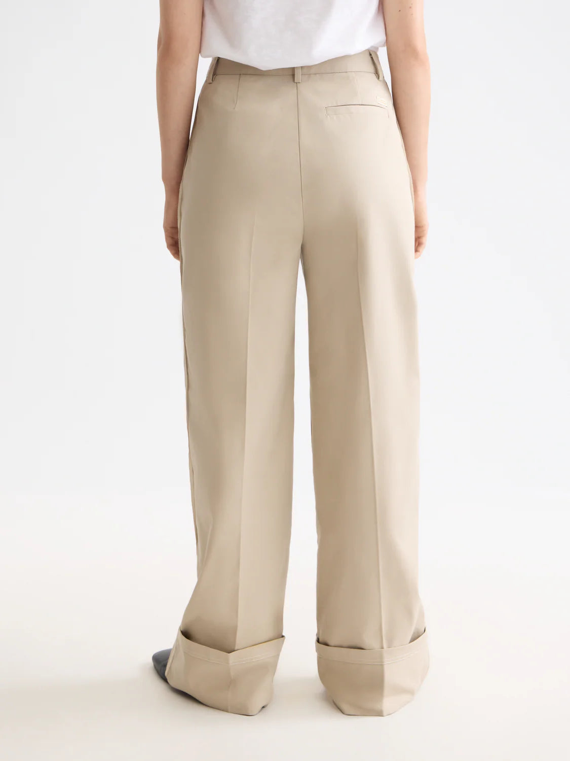 Scotch & Soda - Luca High Rise Wide Leg Cuff Chino Pant in Plaza Taupe