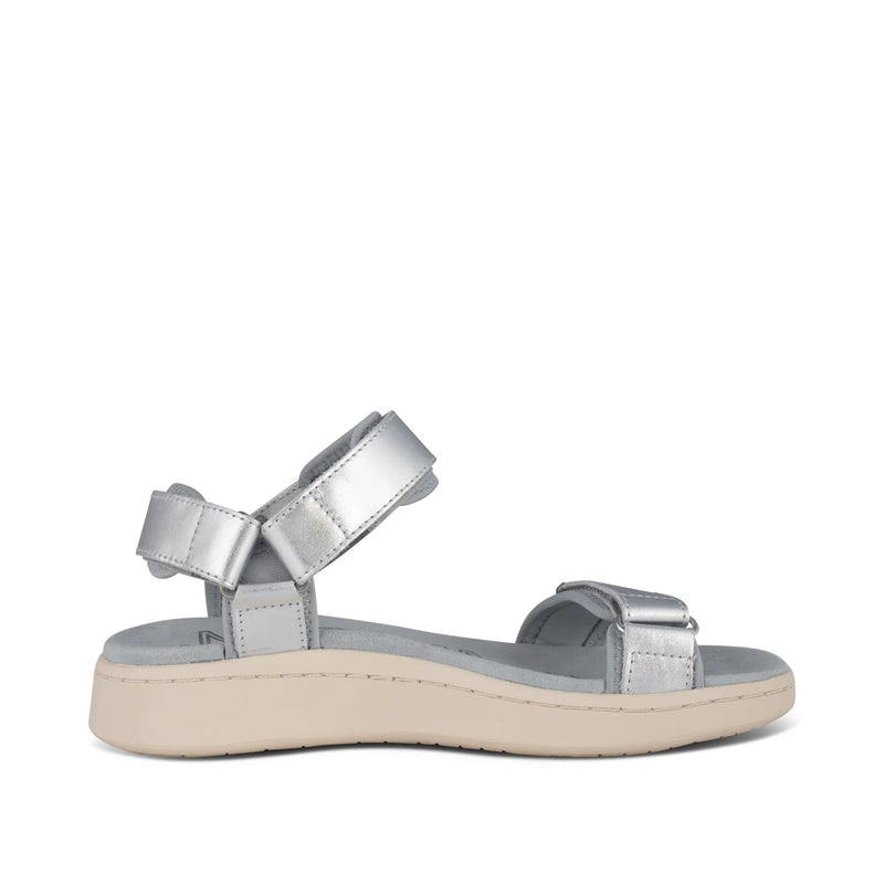 Woden - Line Metallic Sandal in SIlver