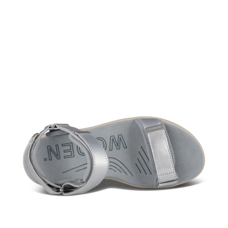 Woden - Line Metallic Sandal in SIlver