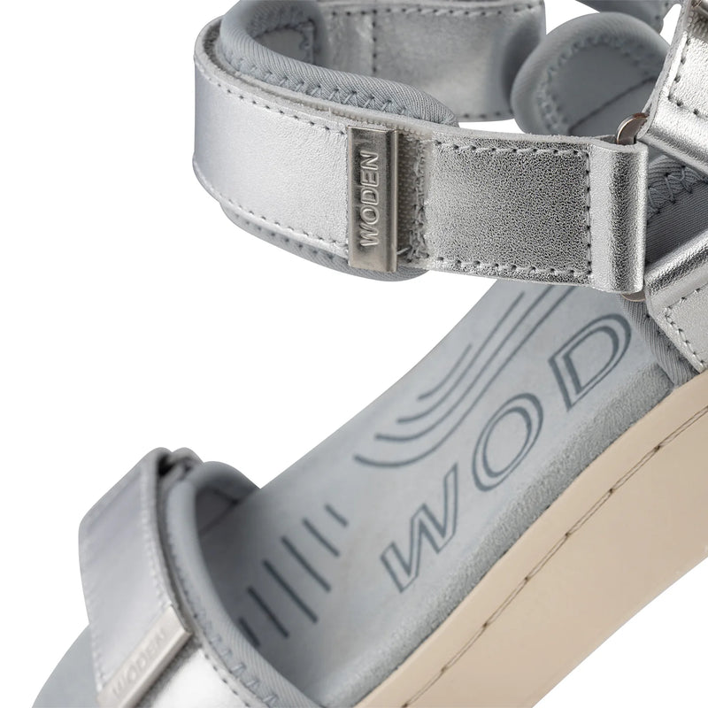 Woden - Line Metallic Sandal in SIlver