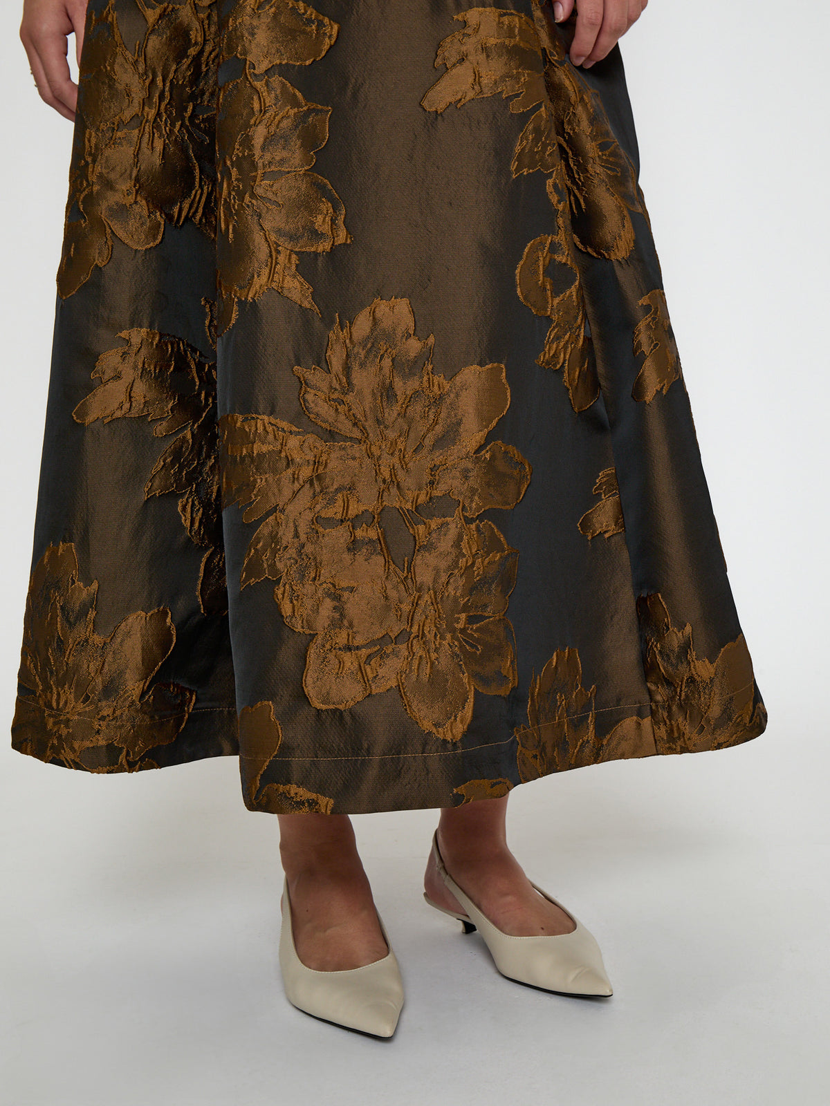 Minus - Andie Midi Skirt in Tiramisu