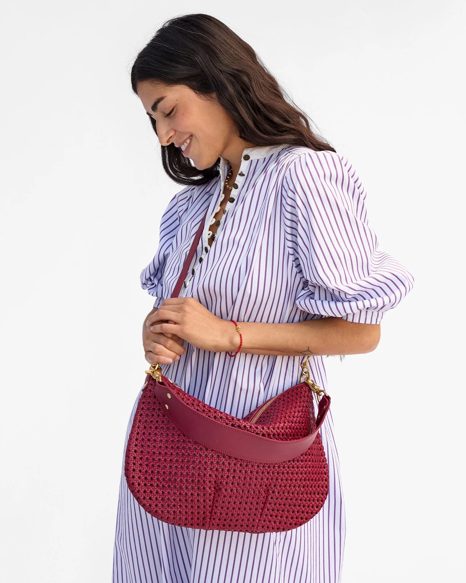 Clare V. - Moyen Messenger in Plummy Rattan