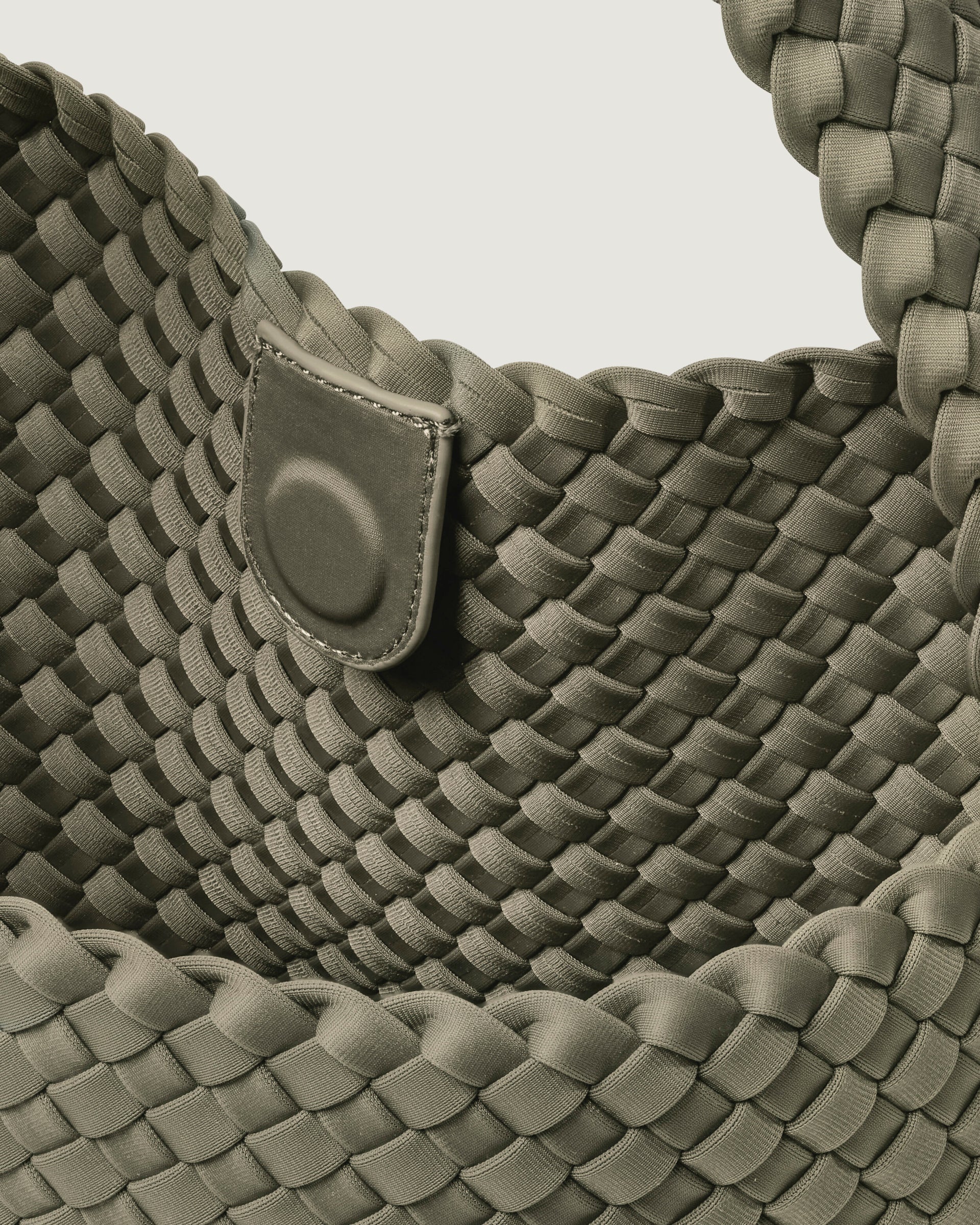 NAGHEDI - Nomad Medium Hobo in Olea